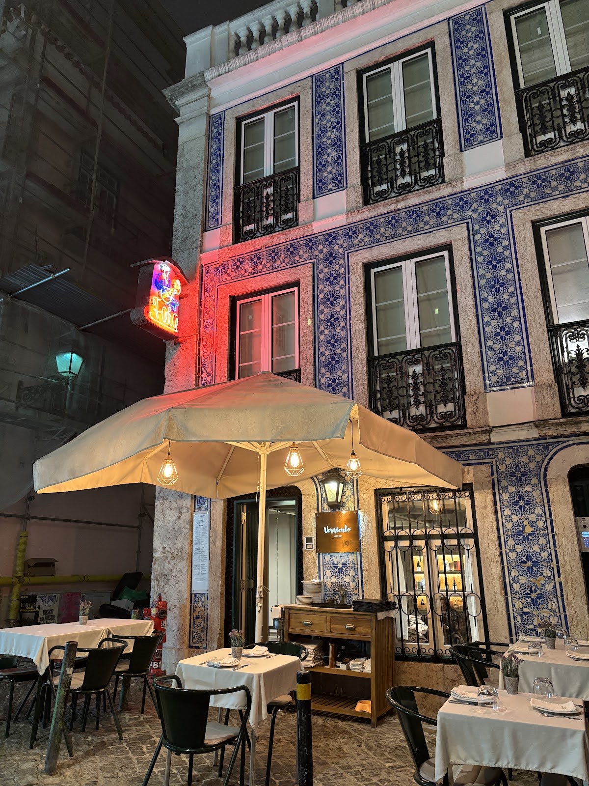 Lisboa à Noite the frontage